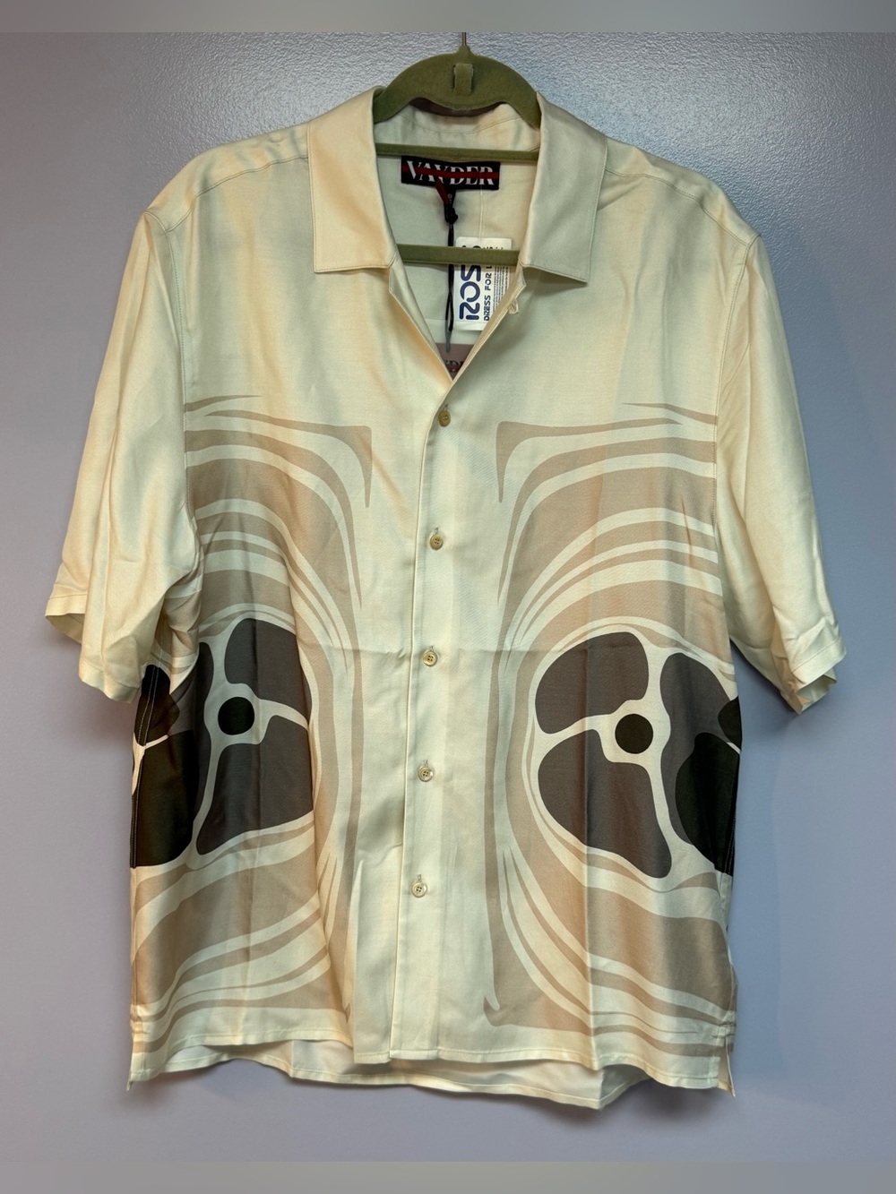 NWT Vayder Cream Short Sleeve silk Button Camp Shirt with Brown Graphic Print M